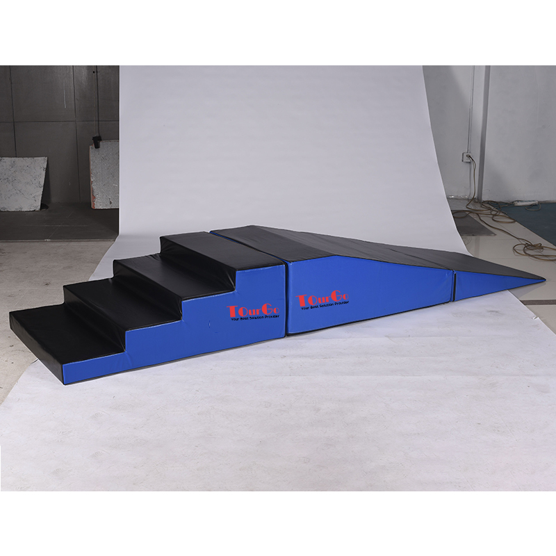 Gymnastics Folding Wedge Mat N - огляд і ціна Gripper Foot Walking